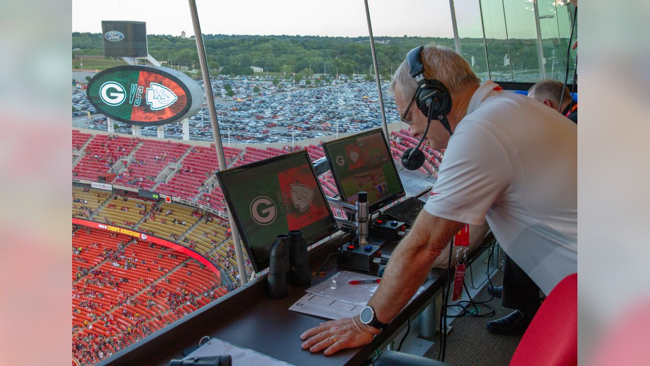 Kansas City Chiefs broadcaster Mitch Holthus stands on the red carpet  News Photo - Getty Images