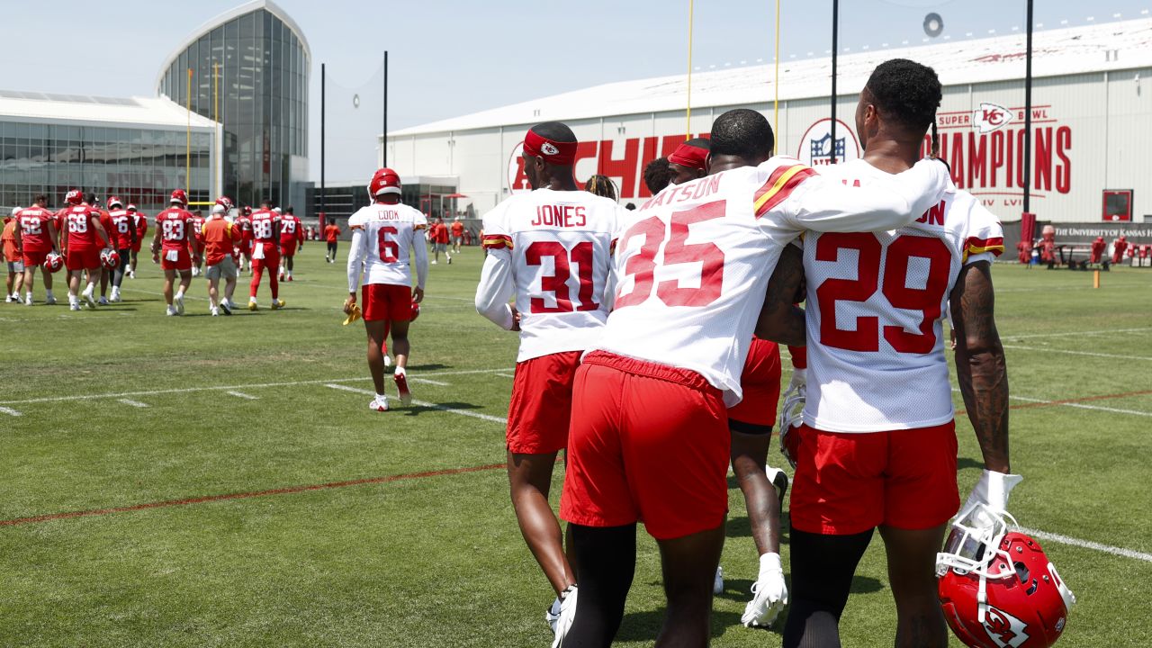 The Chiefs … basketball team? KCQ explores the team's once popular  offseason pastime