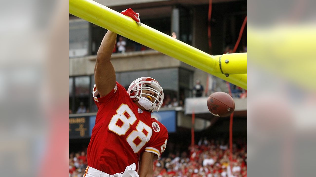 Chiefs Tight End Tony Gonzalez Inducted into Pro Football Hall of Fame