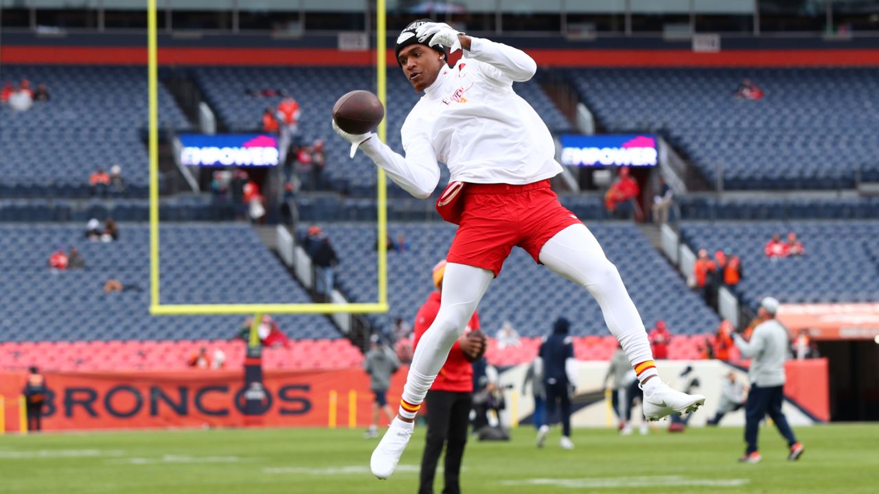 Photos: Warmups & Pregame from Week 18