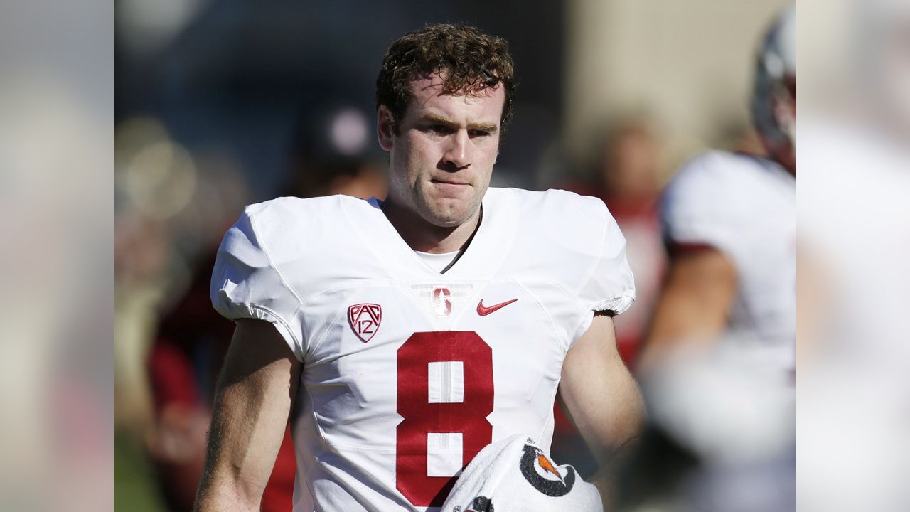 Stanford Cardinal alums honor quarterback Kevin Hogan