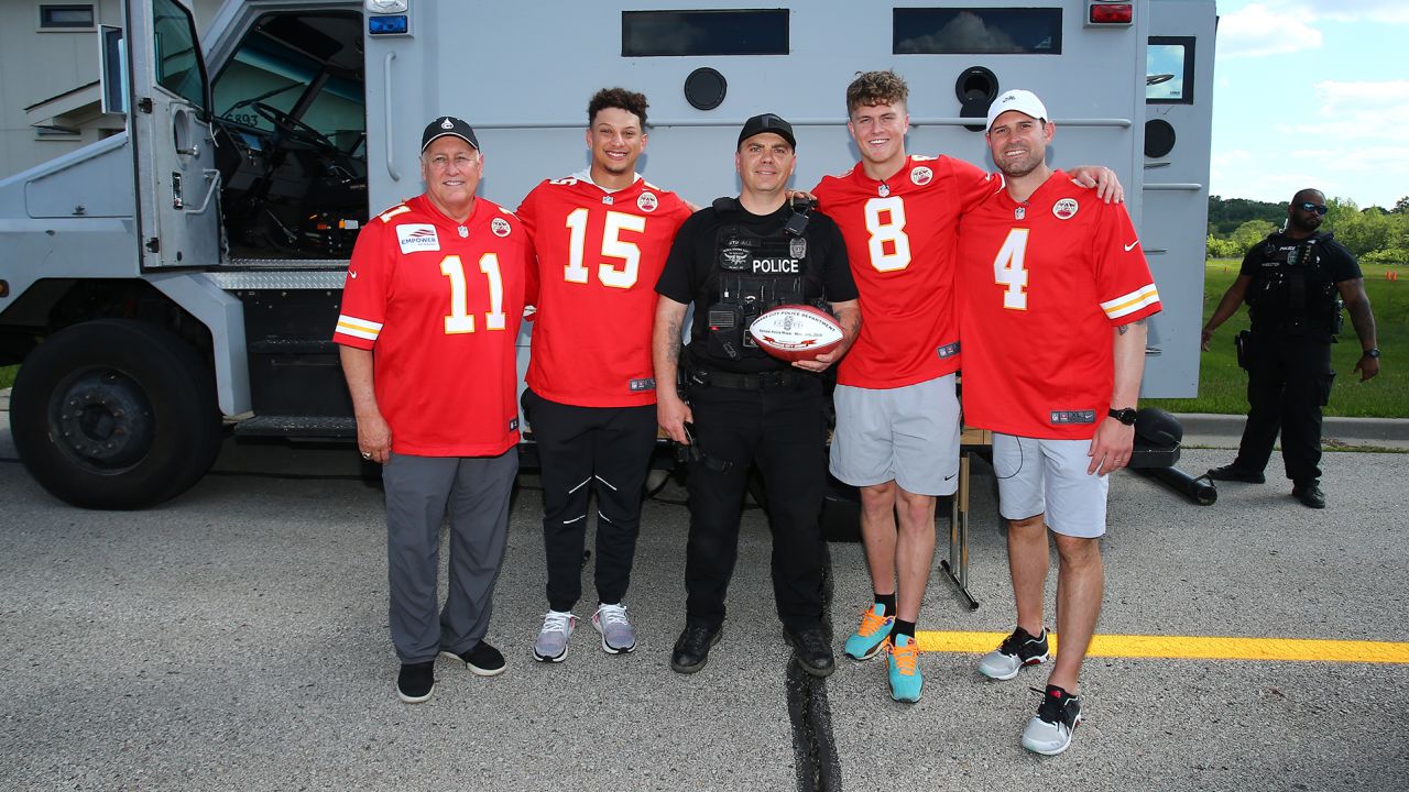 Patrick Mahomes Leads Visit to KC Regional Police Academy in Honor of  National Police Week