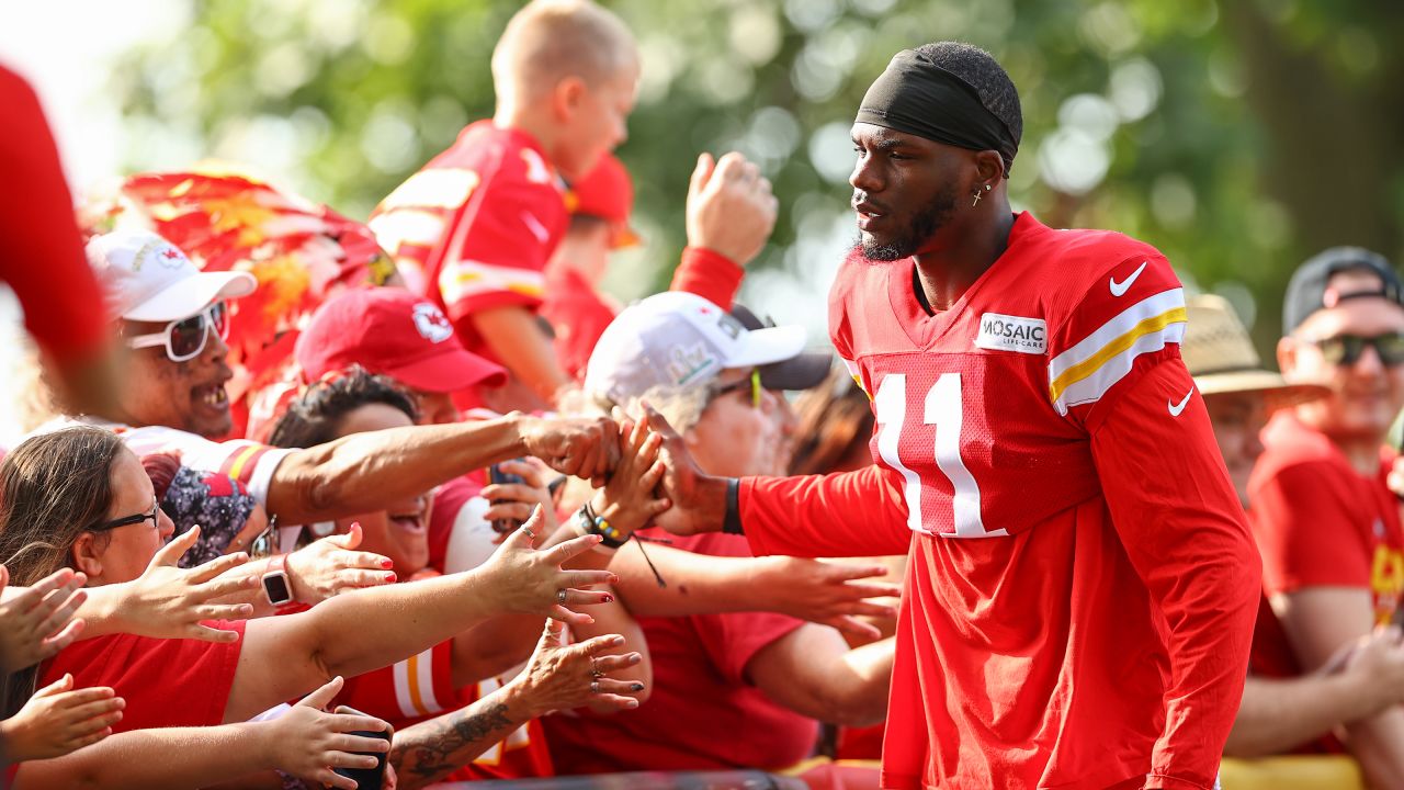 Kansas City Chiefs defensive end Mike Danna participates in a drill during  NFL football training camp Sunday, Aug. 7, 2022, in St. Joseph, Mo. (AP  Photo/Charlie Riedel Stock Photo - Alamy