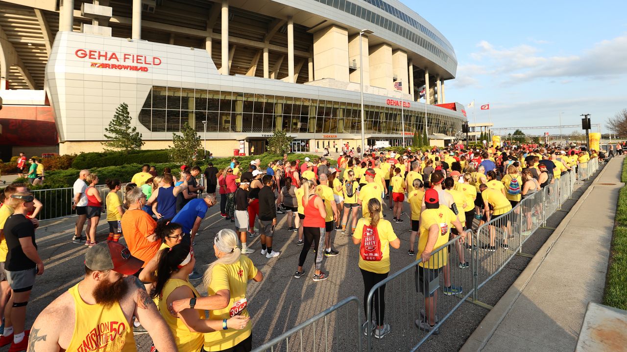 GEHA 5K at Arrowhead allows fans to run onto the field