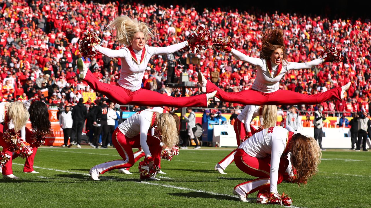 Chiefs and Bengals fans in Wisconsin cheer on teams in AFC Championship 