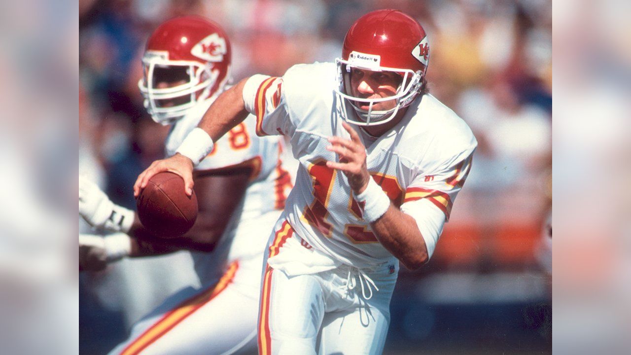 Joe Montana Kansas City Chiefs Editorial Photo - Image of chiefs,  footballgame: 156321441