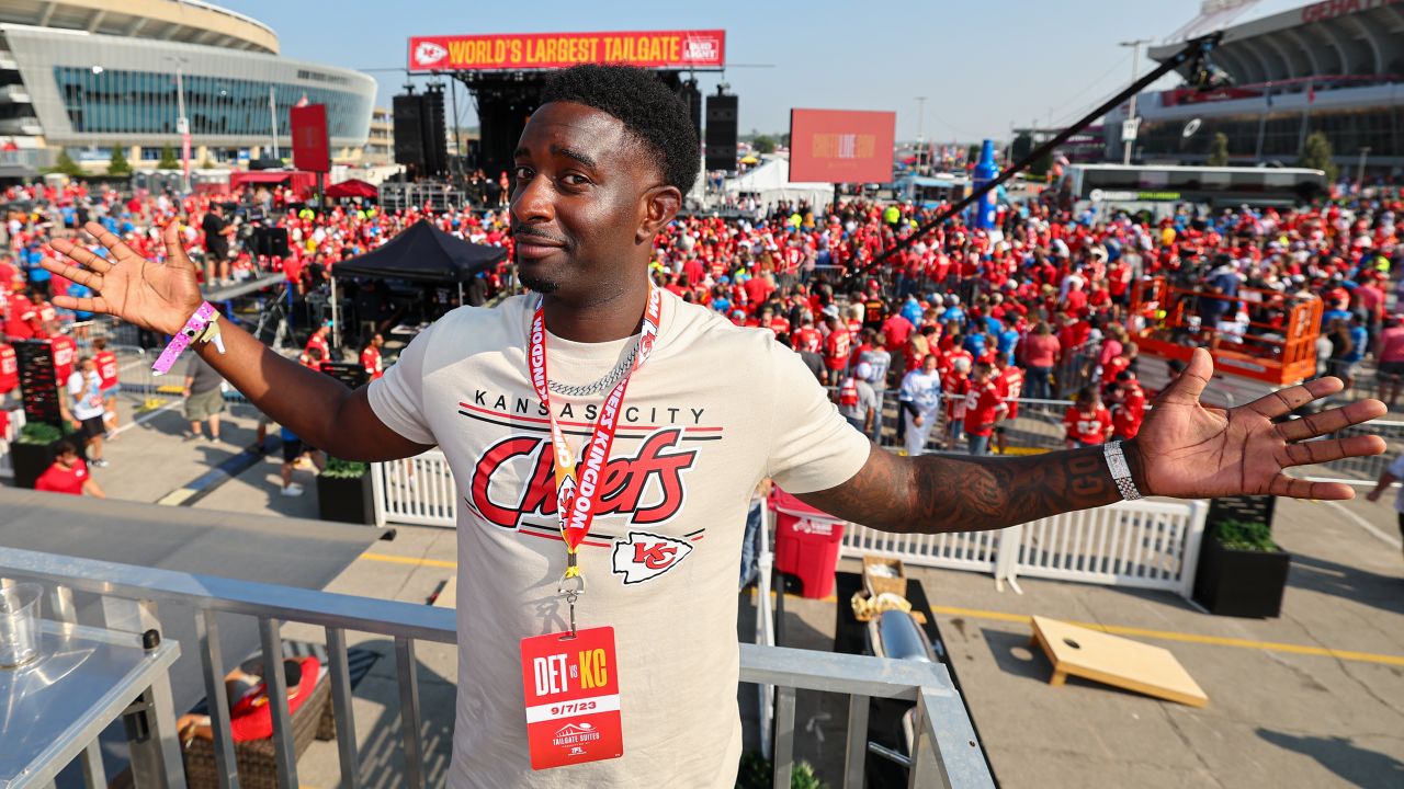 Chiefs, Bills fans tailgate outside Arrowhead Stadium