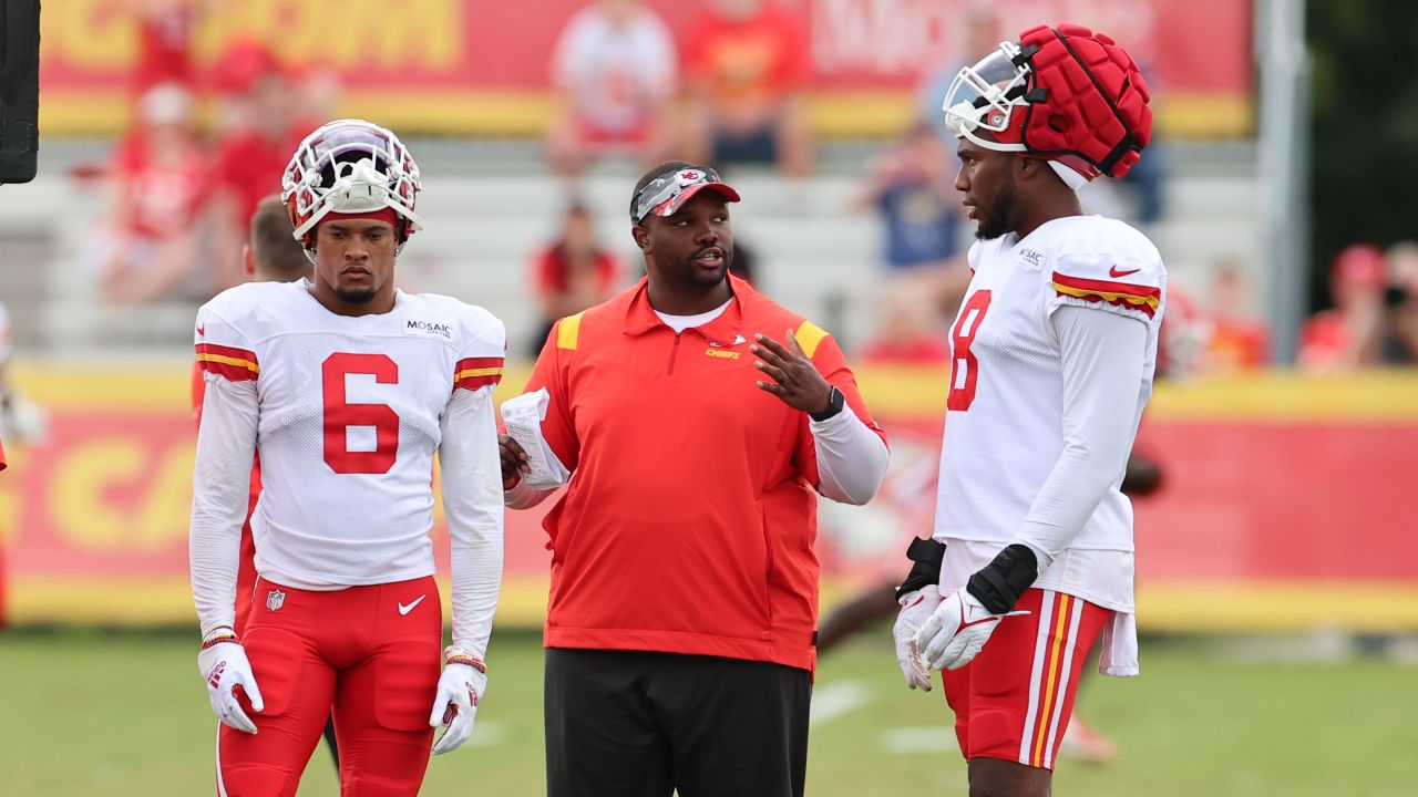 Kansas City Chiefs defensive tackle Danny Shelton (92) walks with teammates  during NFL football training camp Monday, Aug. 15, 2022, in St. Joseph, Mo.  (AP Photo/Charlie Riedel Stock Photo - Alamy