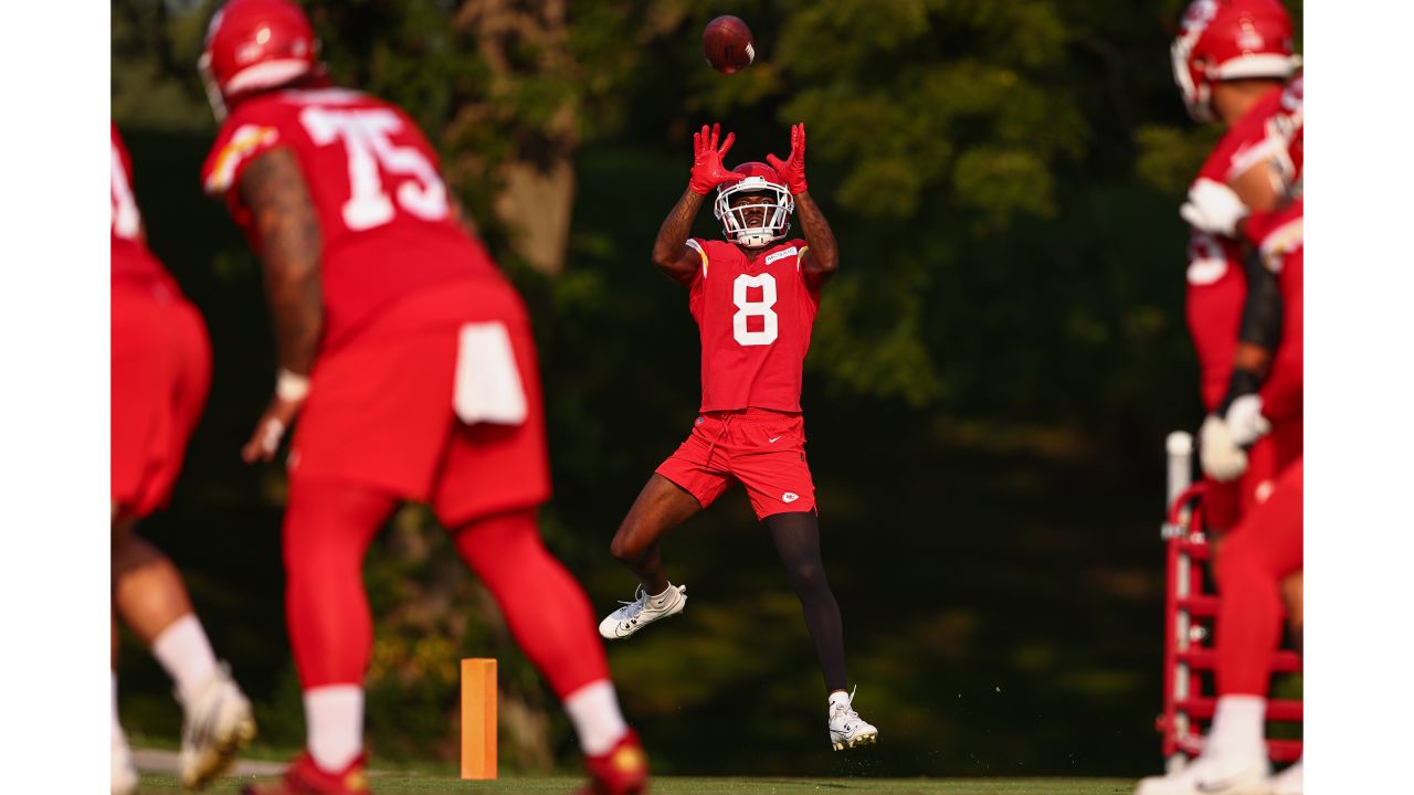 Kansas City Chiefs tight end Noah Gray catches a ball during NFL football  training camp Friday, Aug. 4, 2023, in St. Joseph, Mo. (AP Photo/Charlie  Riedel Stock Photo - Alamy