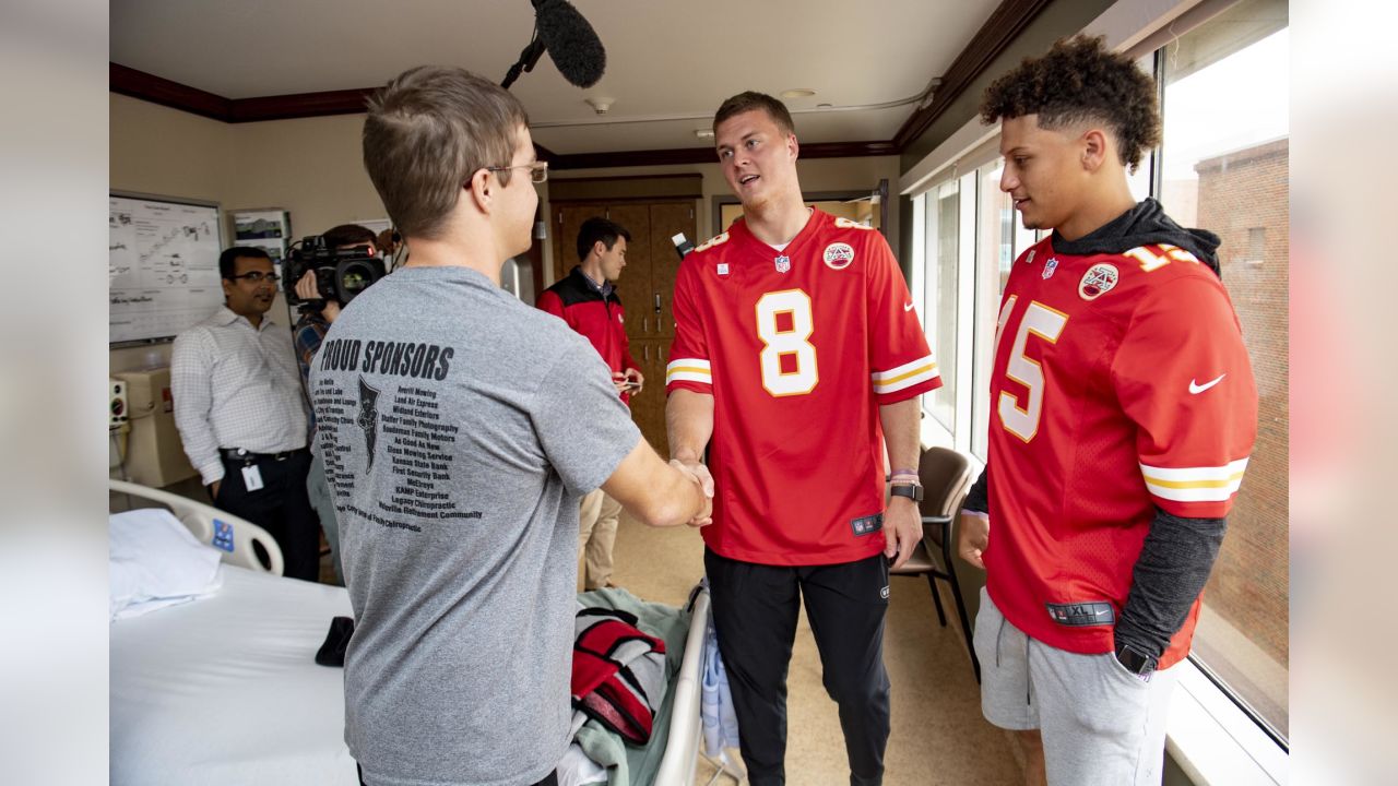 Chiefs' Mahomes joins USA Football in youth football support; three youth  clinics planned in Missouri