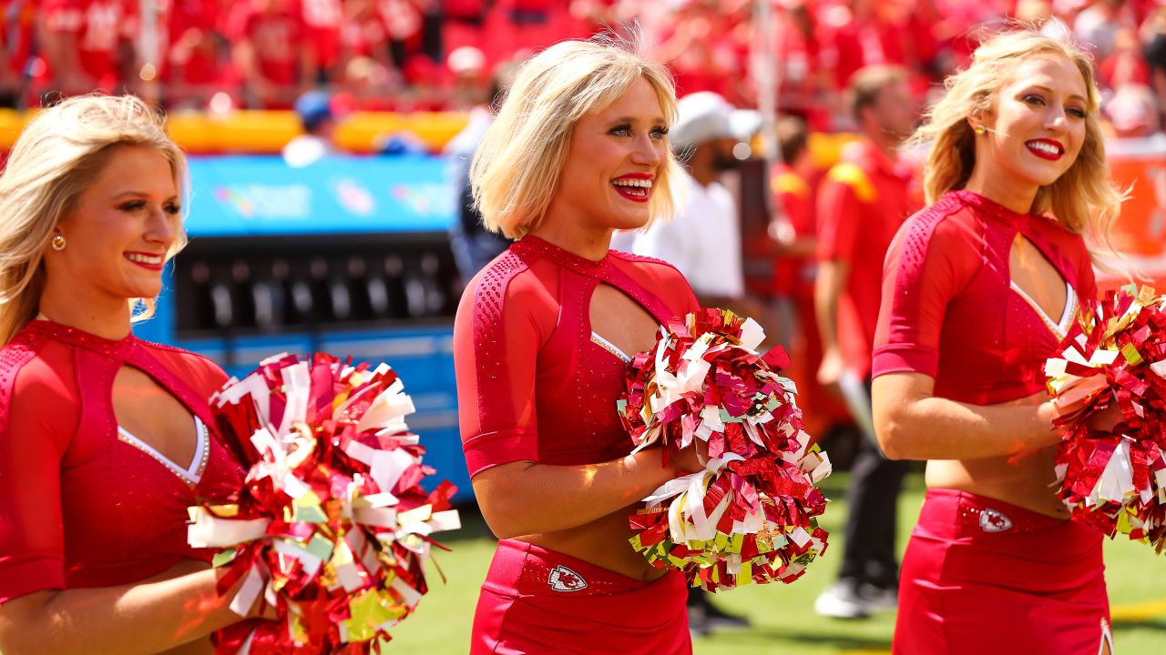 Chiefs' Cheerleaders Going Viral Before Start of Thursday Game