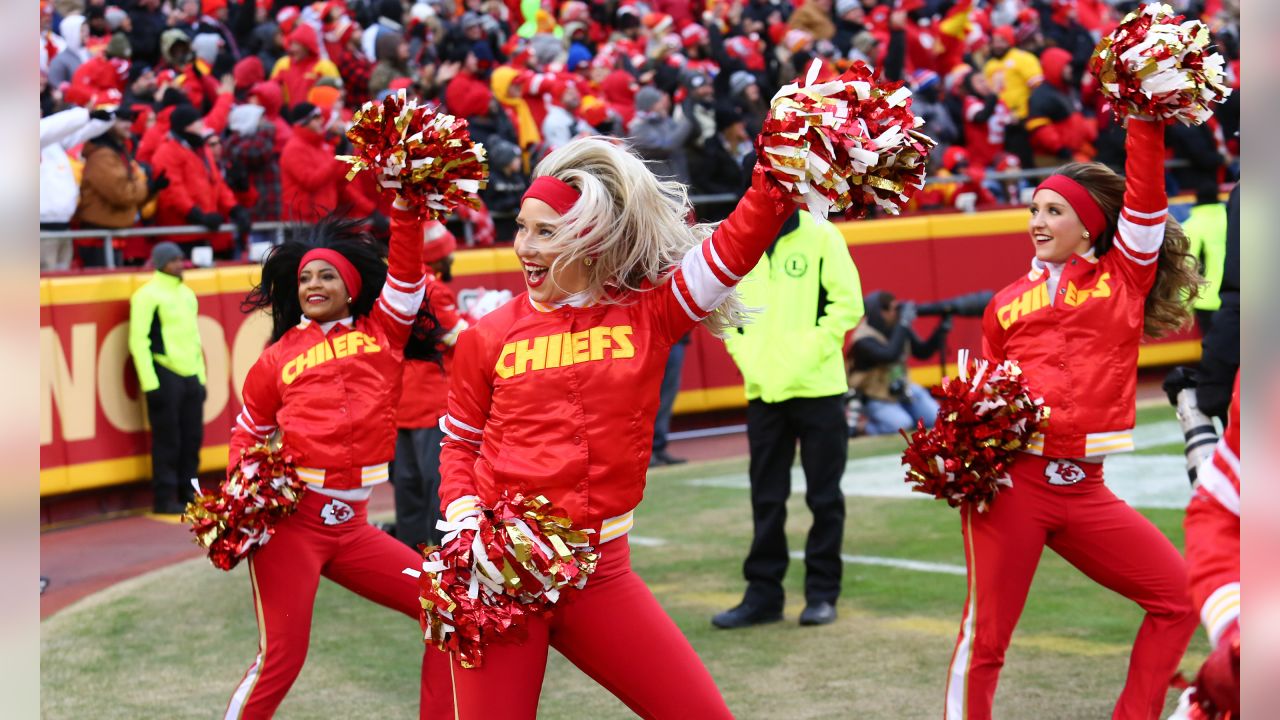 Photo Gallery: Cheerleaders Perform vs. Raiders