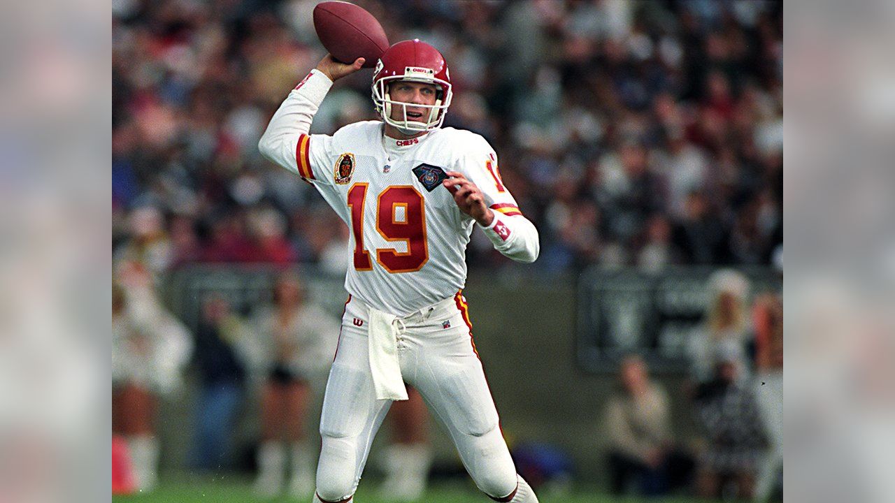 Joe Montana Kansas City Chiefs Editorial Photo - Image of chiefs,  footballgame: 156321441