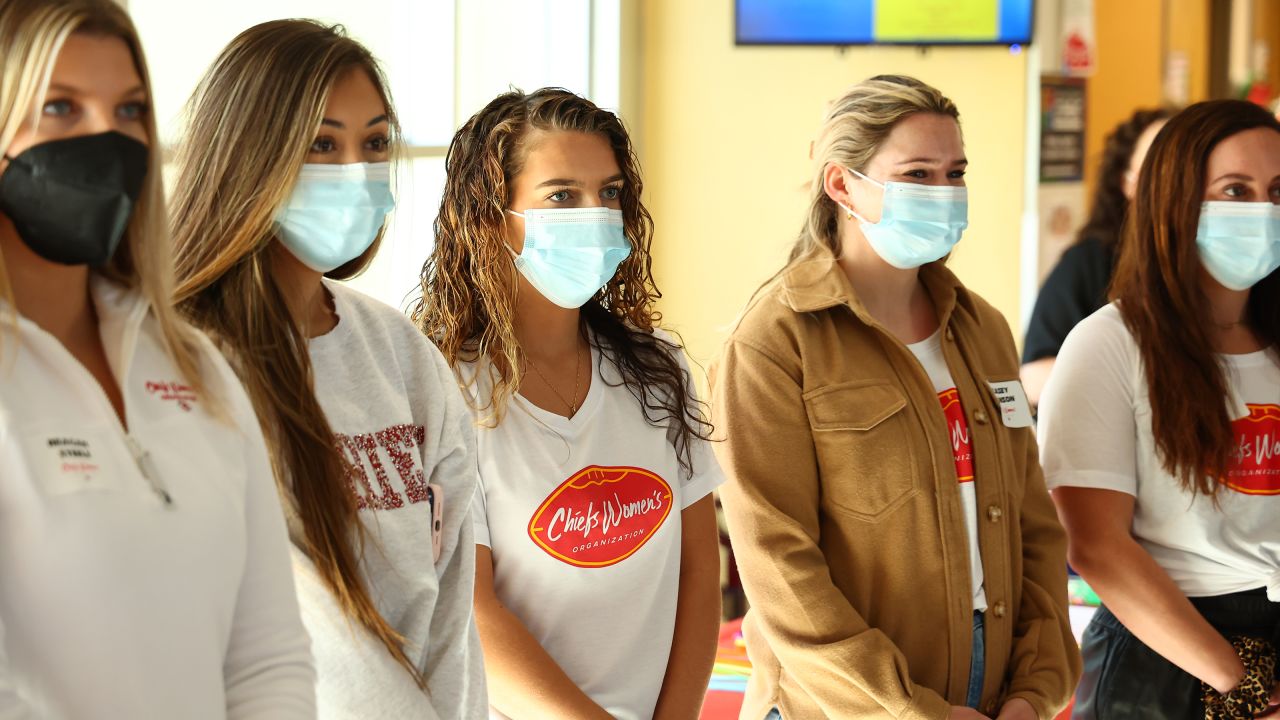 Photos: Kansas City Chiefs Women's Organization visit Operation Breakthrough