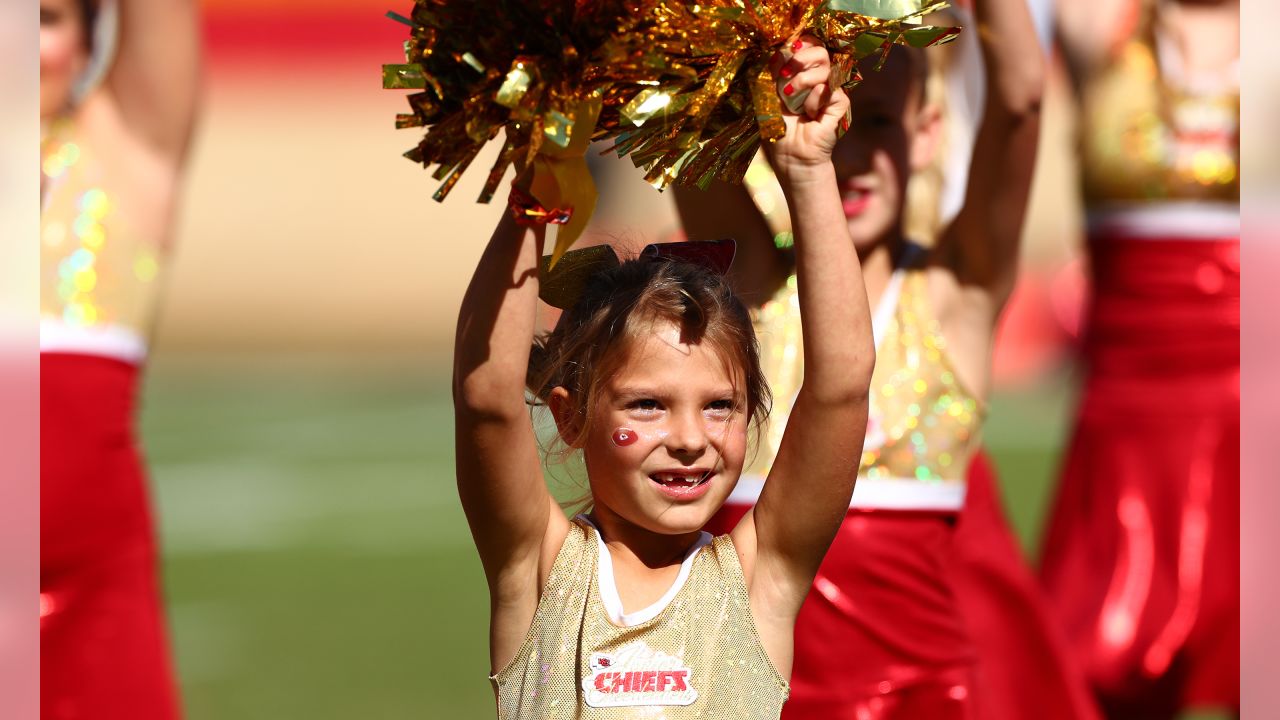 Chiefs, mother and daughter, celebrate 60 seasons of cheer with halftime  performance