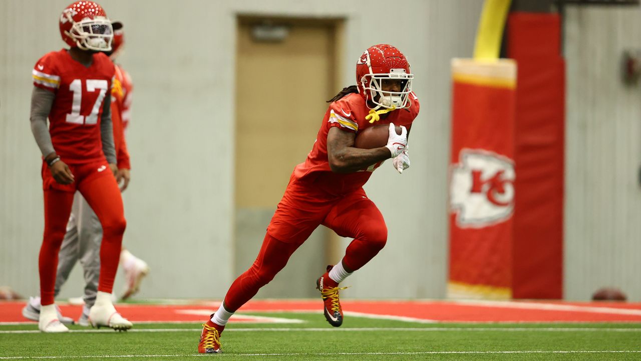 CINCINNATI, OH - DECEMBER 04: Kansas City Chiefs safety Nazeeh