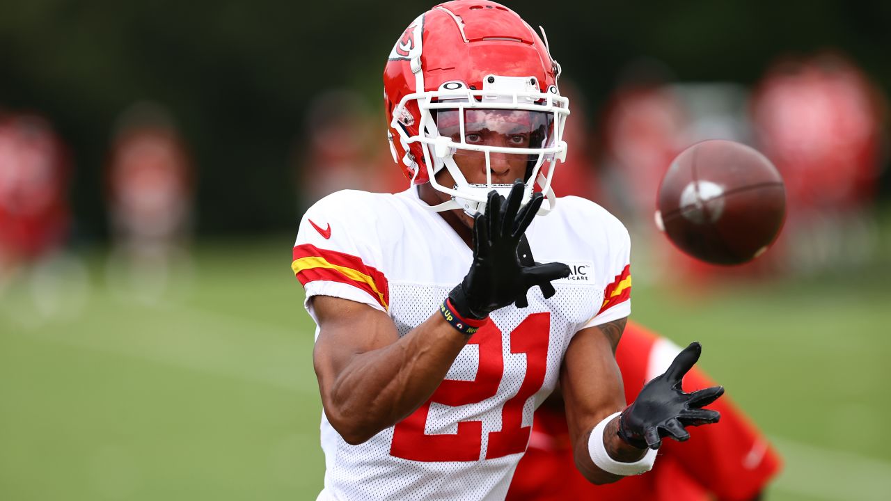 Kansas City Chiefs wide receiver Mecole Hardman catches a ball during NFL  football training camp Monday, Aug. 1, 2022, in St. Joseph, Mo. (AP  Photo/Charlie Riedel Stock Photo - Alamy