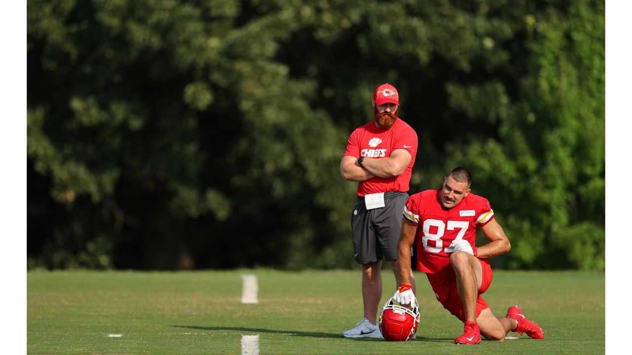 Kansas City Chiefs tight end Travis Kelce arrives at NFL football training  camp Monday, Aug. 15, 2022, in St. Joseph, Mo. (AP Photo/Charlie Riedel  Stock Photo - Alamy