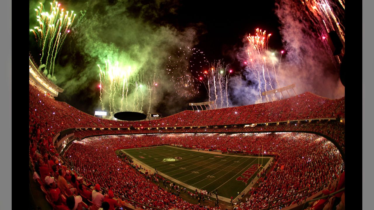 December 13, 2015: Kansas City Chiefs inside linebacker Derrick Johnson  (56) during the NFL game between the San Diego Chargers and the Kansas City  Chiefs at Arrowhead Stadium in Kansas City, MO