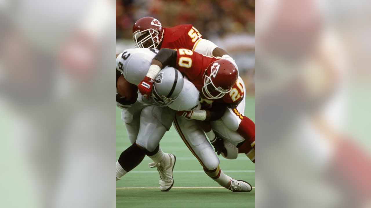 Refreshing Moments in Chiefs History WK1, Deron Cherry was a BALLHAWK,  especially when he got 4 INTs in one game 