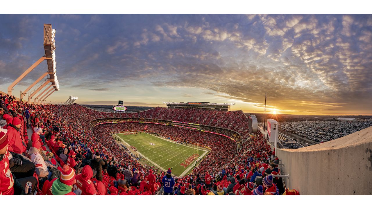 Best photos from a snow day at Arrowhead Stadium in Week 15