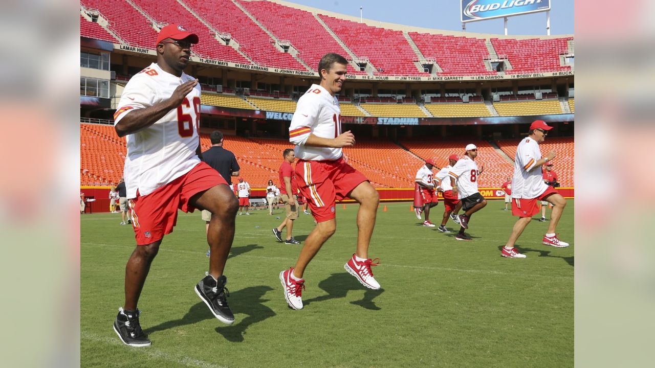 Chiefs to host youth football camp with Will Shields