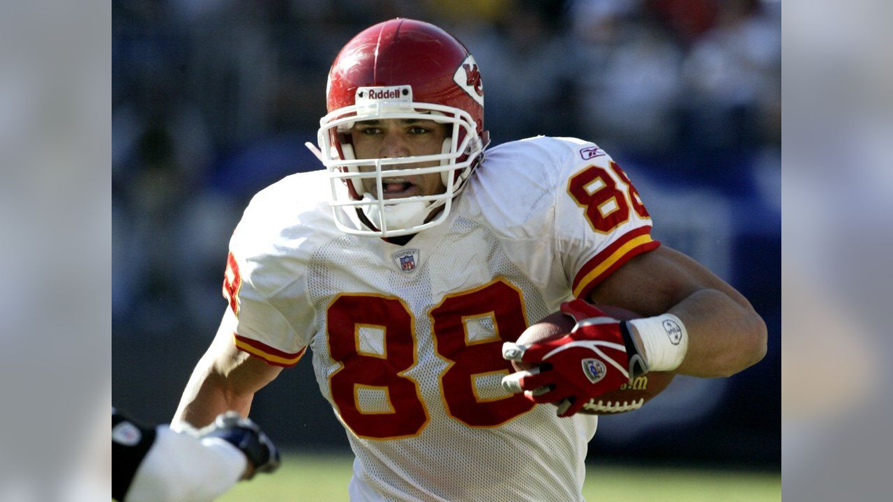 GOAT: Former Kansas City Chief Tony Gonzalez elected to NFL Hall of Fame