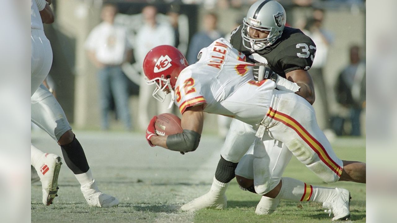 NFL: NOV 20 Chiefs at Raiders