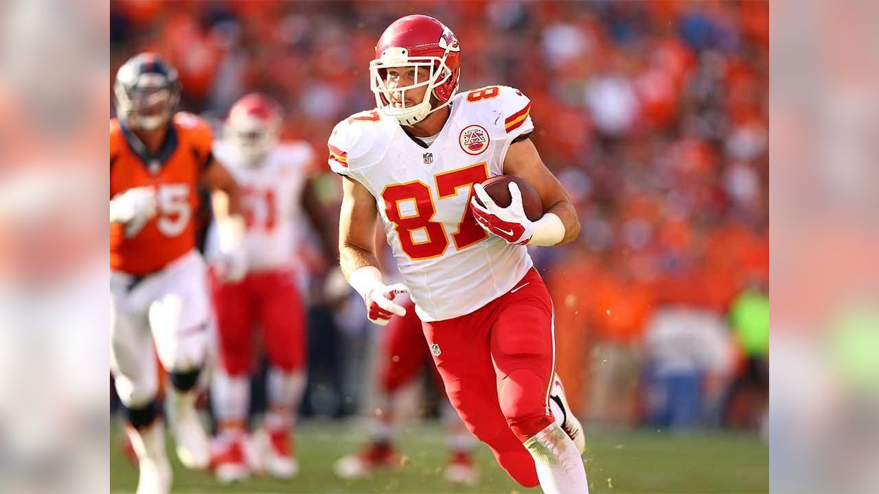 Kansas City Chiefs tight end Travis Kelce breaks down film with Hall of  Famer Tony Gonzalez