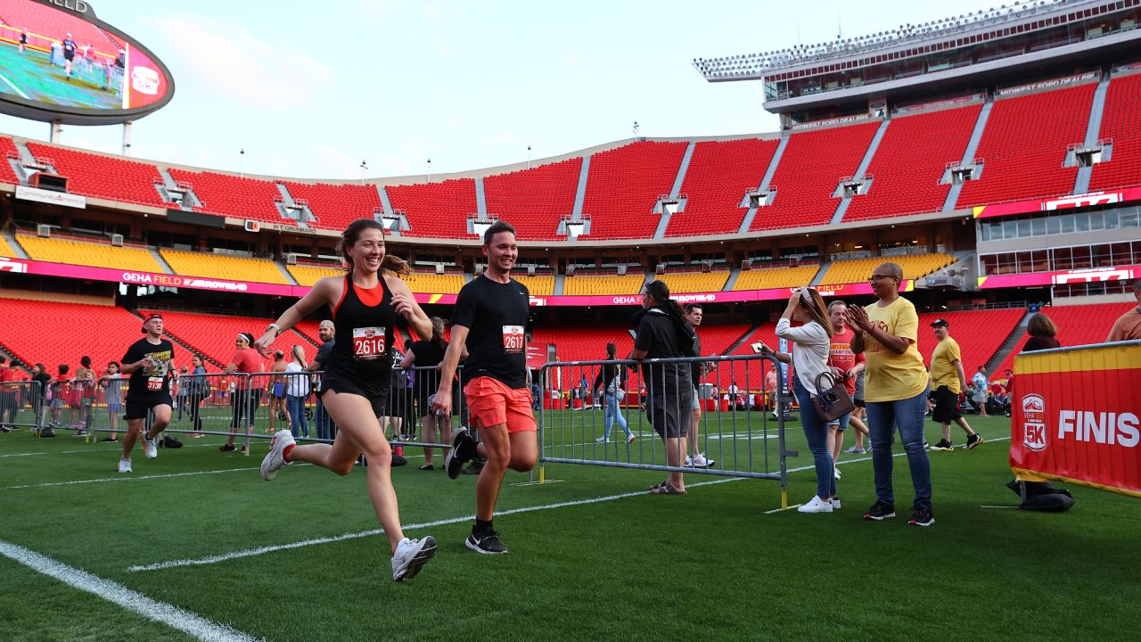 GEHA 5K at Arrowhead allows fans to run onto the field