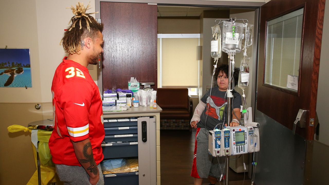 Tyrann Mathieu on the Chiefs' Visit to the KU Health System: “A Lot of Hope  Was Shared Today”