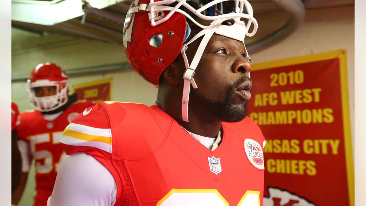 CHIEFS KINGDOM — Forever a Chief: Kansas City signs Tamba Hali so