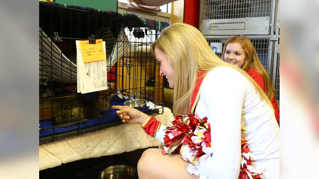 Photo Gallery: Kansas City Chiefs visit KC Pet Project