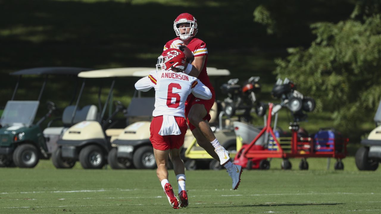 Kansas City Chiefs defensive tackle Khalen Saunders watches a drill during  NFL football training camp Thursday, Aug. 11, 2022, in St. Joseph, Mo. (AP  Photo/Charlie Riedel Stock Photo - Alamy