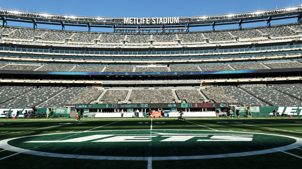 NFL World Reacts To The Scene At MetLife Stadium Today - The Spun: What's  Trending In The Sports World Today