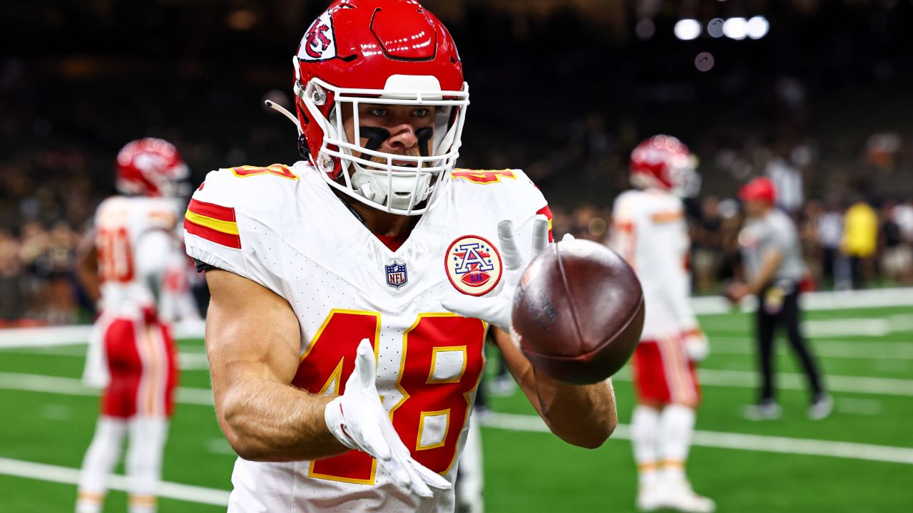 Kansas City Chiefs center Austin Reiter (61) during a preseason NFL  football game, Saturday, Aug.13, 2022, in Chicago. (AP Photo/David Banks  Stock Photo - Alamy