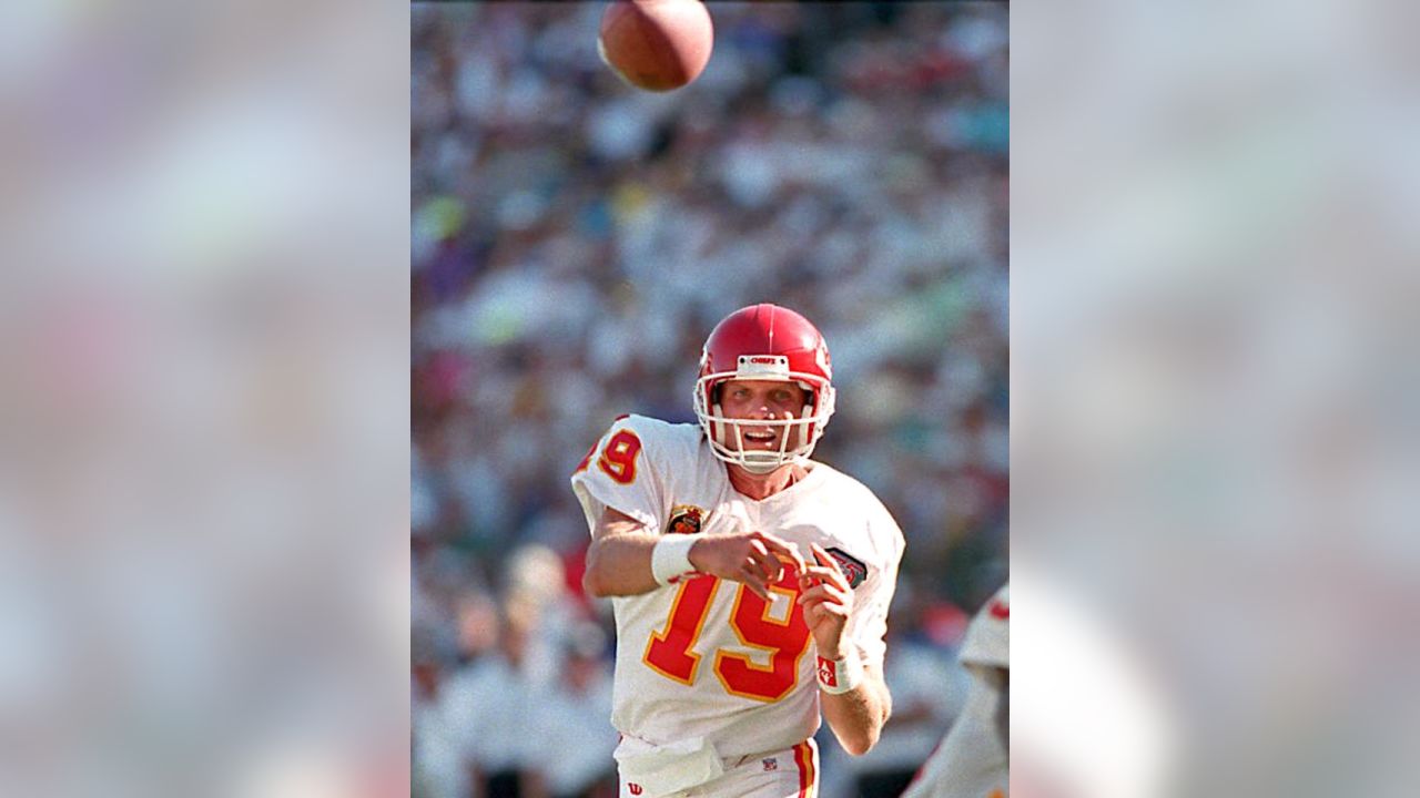 Joe Montana Kansas City Chiefs Editorial Photo - Image of chiefs,  footballgame: 156321441