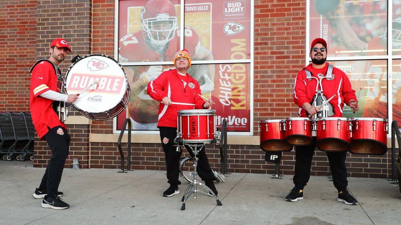 Lee's Summit Hy-Vee helping Chiefs fans gear up for playoffs