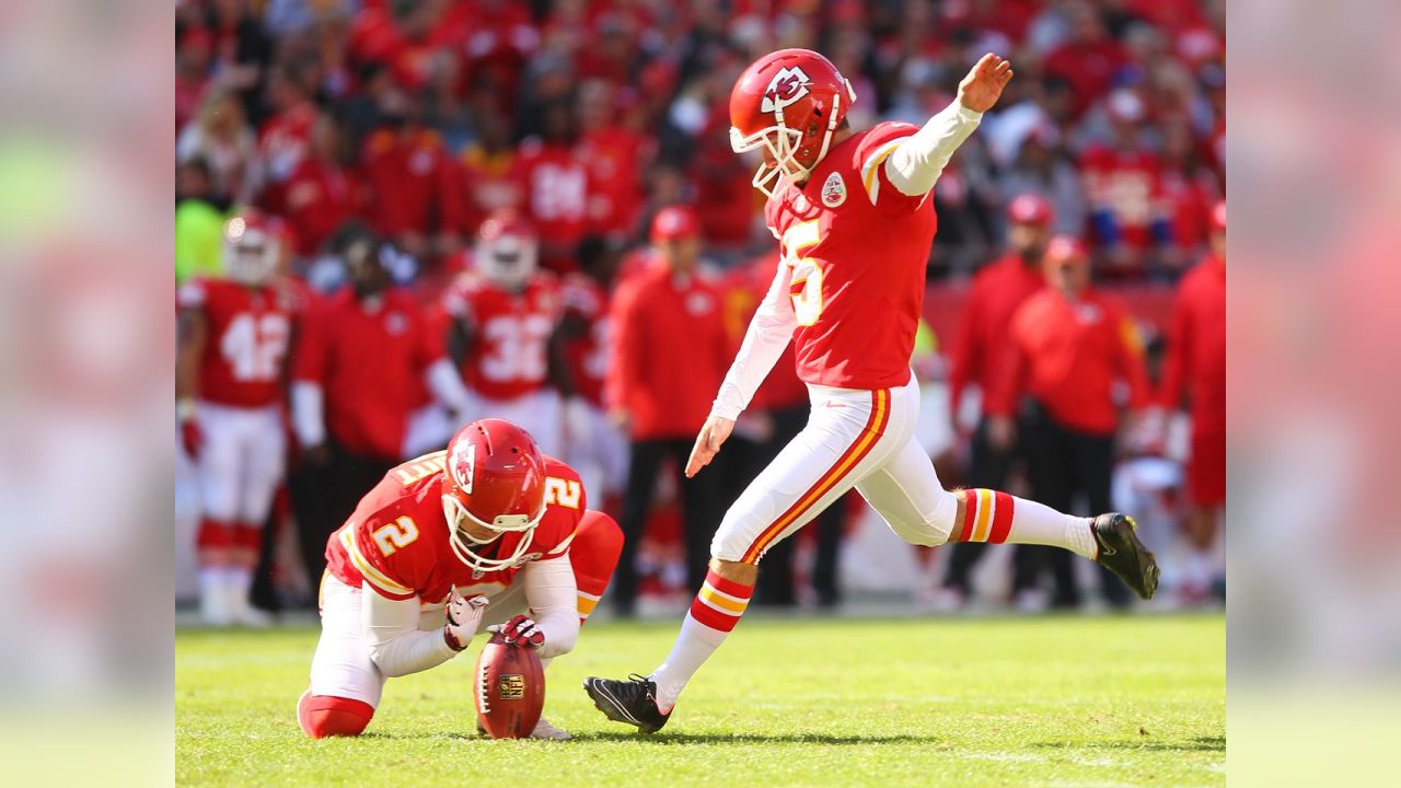 The Kansas City Chiefs - COLQUITT HELPING FIELD POSITION: Dustin Colquitt  booted seven punts in the contest for 307 yards (43.9 gross, 37.9 net),  including five inside the 20-yard line and a