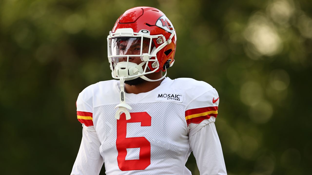 Kansas City Chiefs defensive end Mike Danna participates in a drill during  NFL football training camp Sunday, Aug. 7, 2022, in St. Joseph, Mo. (AP  Photo/Charlie Riedel Stock Photo - Alamy