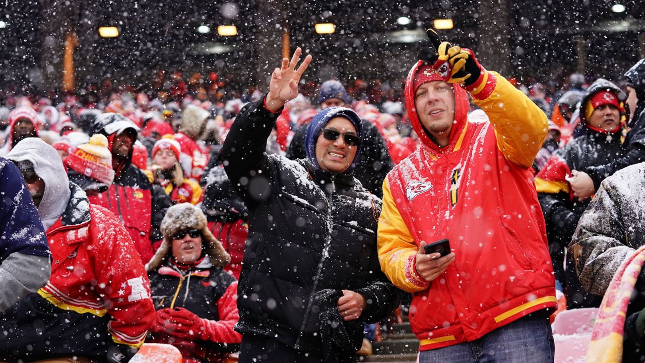 Chiefs Defeat Broncos, 23-3, in Snowy Matchup at Arrowhead