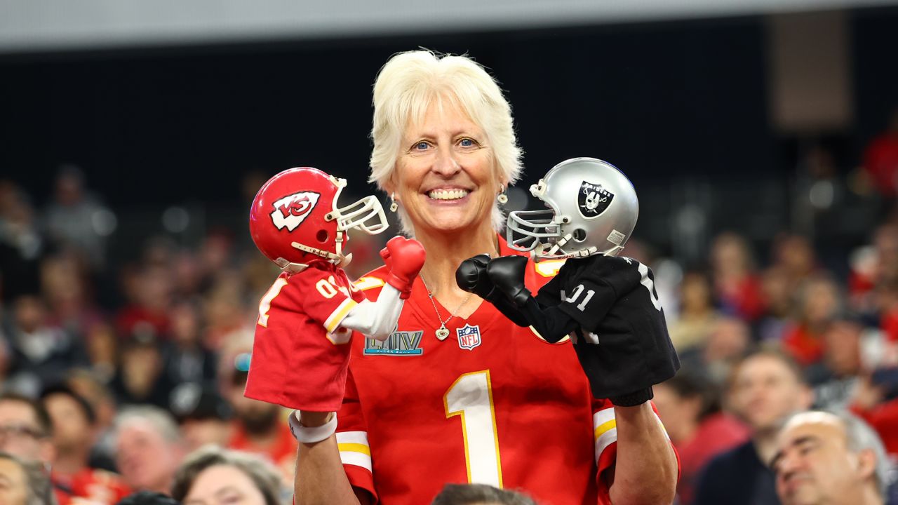 Raiders fans welcome Chiefs Kingdom to Las Vegas — PHOTOS