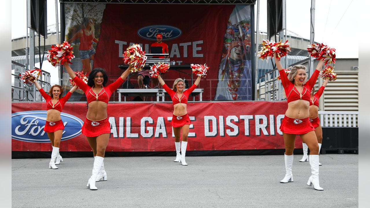 Photo Gallery: Cheerleaders Perform Vs. 49ers