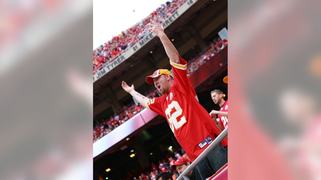 Kansas City Chiefs vs. Las Vegas Raiders. Fans support on NFL Game.  Silhouette of supporters, big screen with two rivals in background Stock  Photo - Alamy