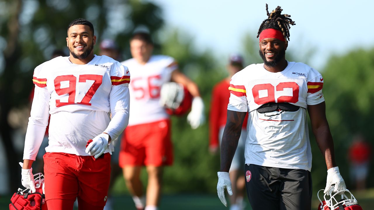 Kansas City Chiefs linebacker Jermaine Carter (53) gets set on