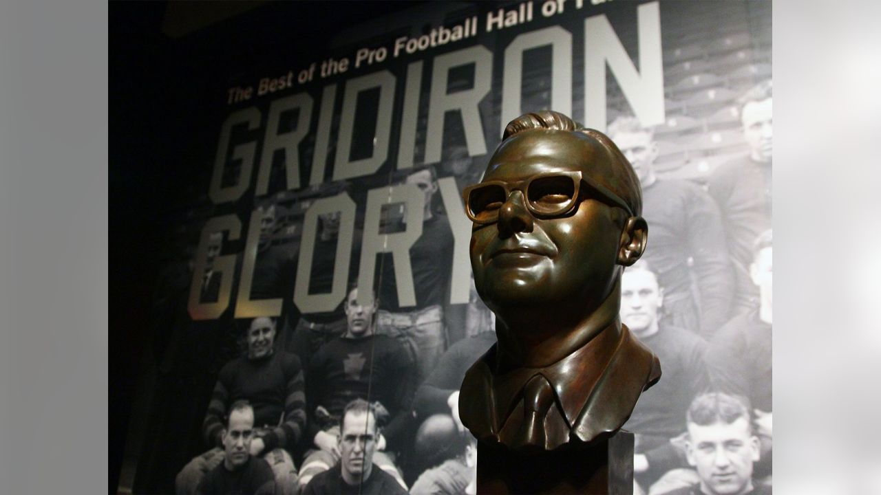 Gridiron Glory: The Best of the Pro Football Hall of Fame