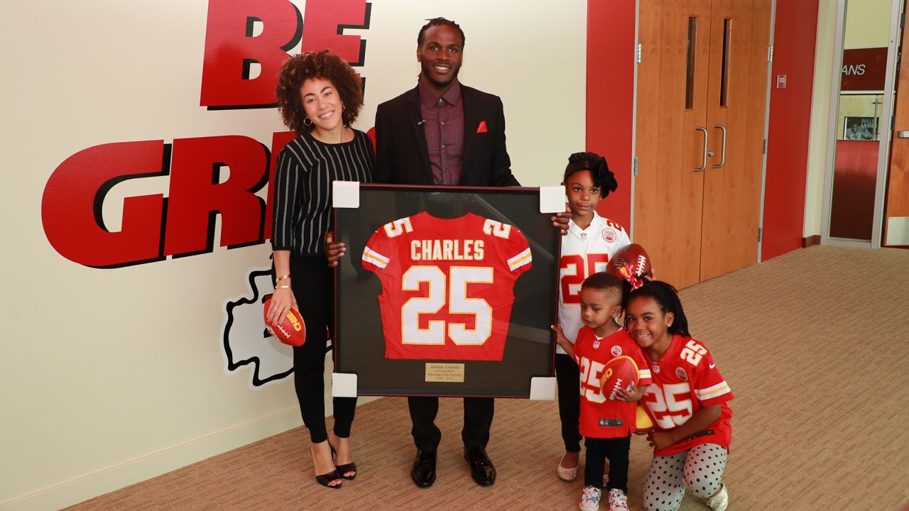 Jamaal Charles signs one-day contract to retire a Chief