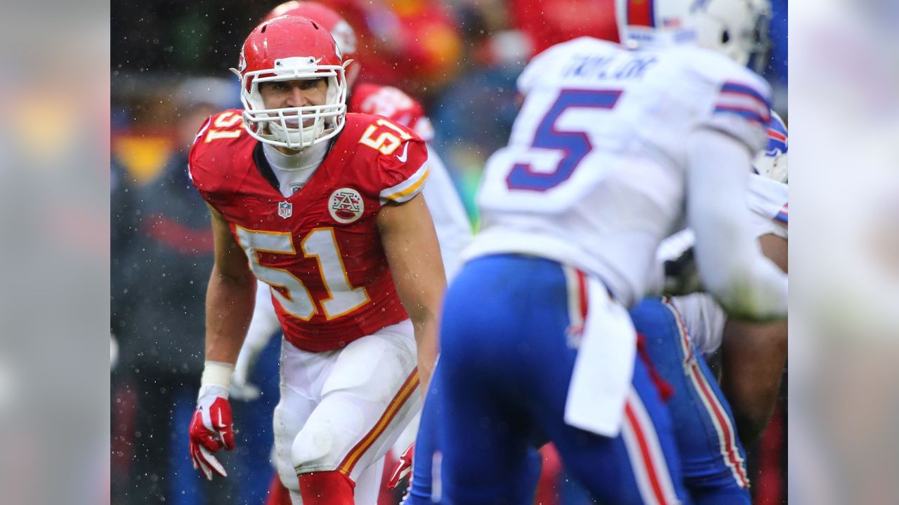 Chiefs put Duvernay-Tardif, Watts on IR, sign Zombo