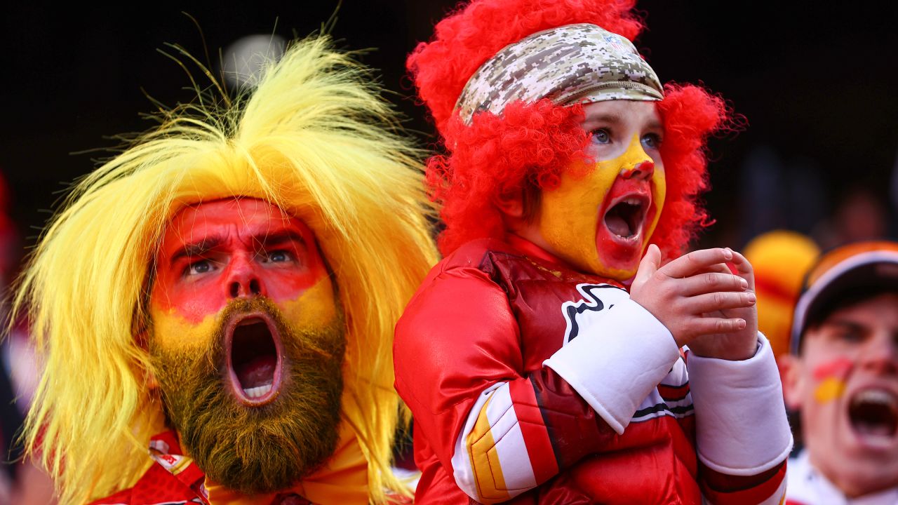 Chiefs Fans Sing National Anthem as Ashanti's Mic Cuts Out Before Chiefs- Bengals (VIDEO)