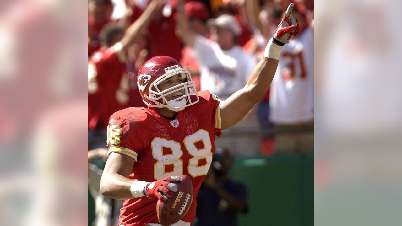 Chiefs Tight End Tony Gonzalez Inducted into Pro Football Hall of Fame